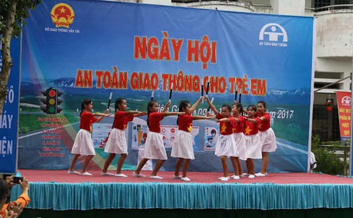 Ngày hội An toàn giao thông cho trẻ em - Ảnh 1. Ngày hội An toàn giao thông cho trẻ em - Ảnh 1.