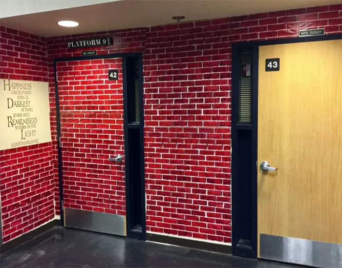 Ngỡ ngàng lớp học được hô biến thành không gian phép thuật trong Harry Potter - Ảnh 3.