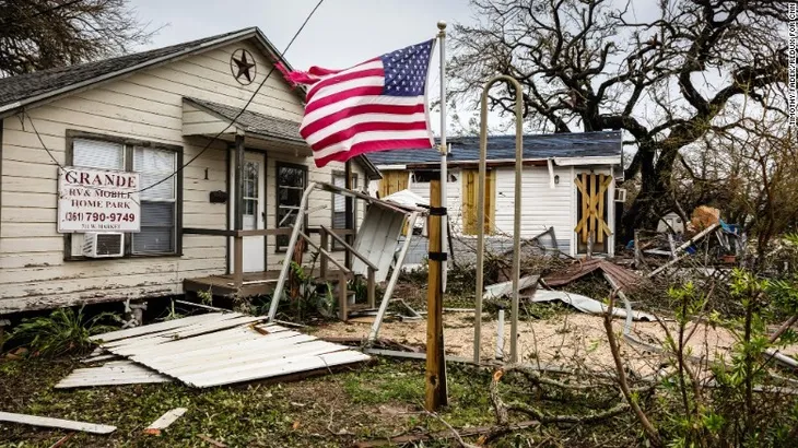 Tổng thống Mỹ thăm Texas trong bão Harvey - Ảnh 7. Tổng thống Mỹ thăm Texas trong bão Harvey - Ảnh 7.