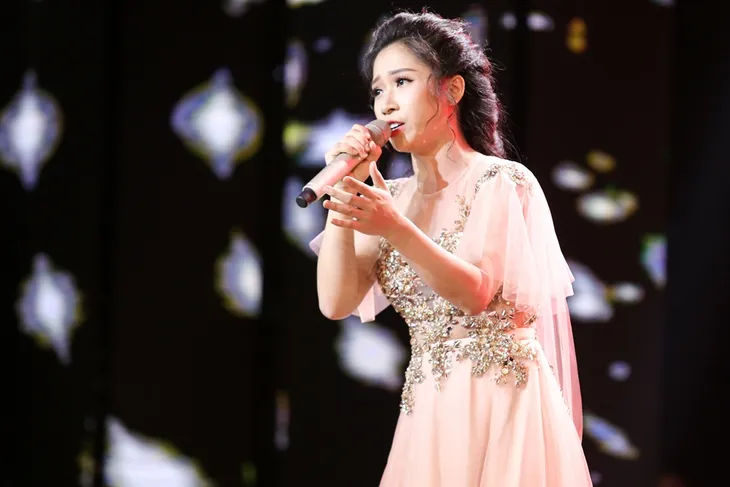 Hellen Thủy nắm tay Hoàng Oanh bước vào Bán kết Thần tượng Bolero - Ảnh 1. Hellen Thủy nắm tay Hoàng Oanh bước vào Bán kết Thần tượng Bolero - Ảnh 1.