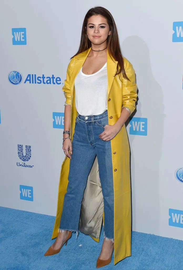Học lỏm bí quyết phối đồ denim của Selena Gomez - Ảnh 8. Học lỏm bí quyết phối đồ denim của Selena Gomez - Ảnh 8.