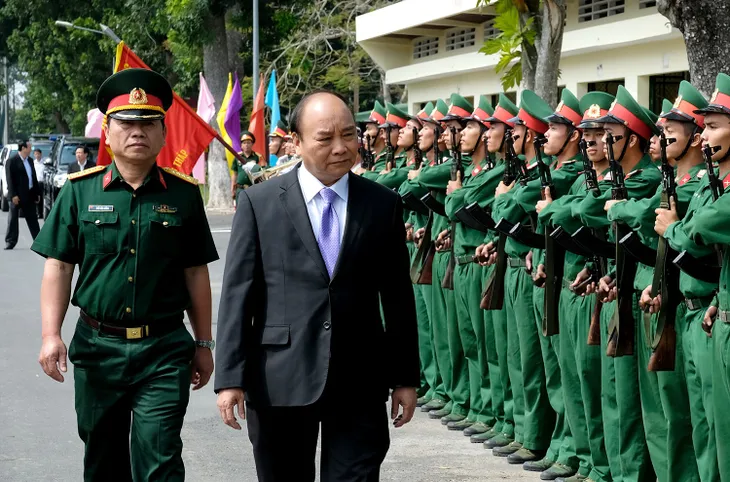 Thủ tướng Nguyễn Xuân Phúc thăm Bộ Chỉ huy quân sự tỉnh Đồng Tháp - Ảnh 2. Thủ tướng Nguyễn Xuân Phúc thăm Bộ Chỉ huy quân sự tỉnh Đồng Tháp - Ảnh 2.