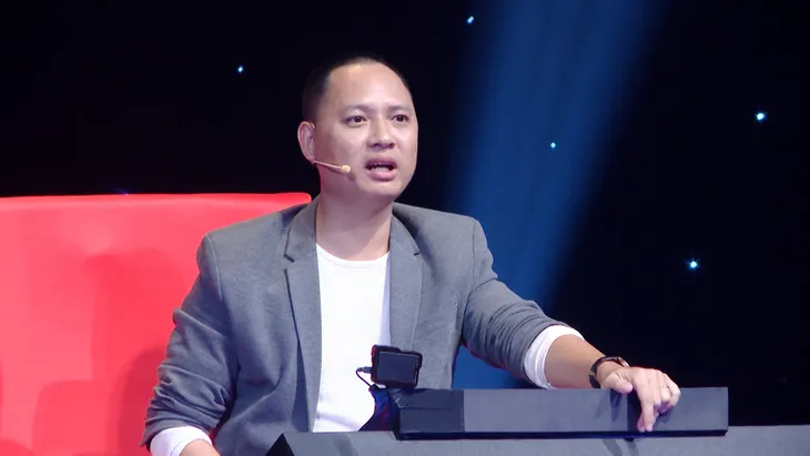 Ban Nhạc Việt - Tập 6: Phương Uyên tặng Nguyễn Hải Phong phen “ú tim” dịp Giáng sinh - Ảnh 2. Ban Nhạc Việt - Tập 6: Phương Uyên tặng Nguyễn Hải Phong phen “ú tim” dịp Giáng sinh - Ảnh 2.