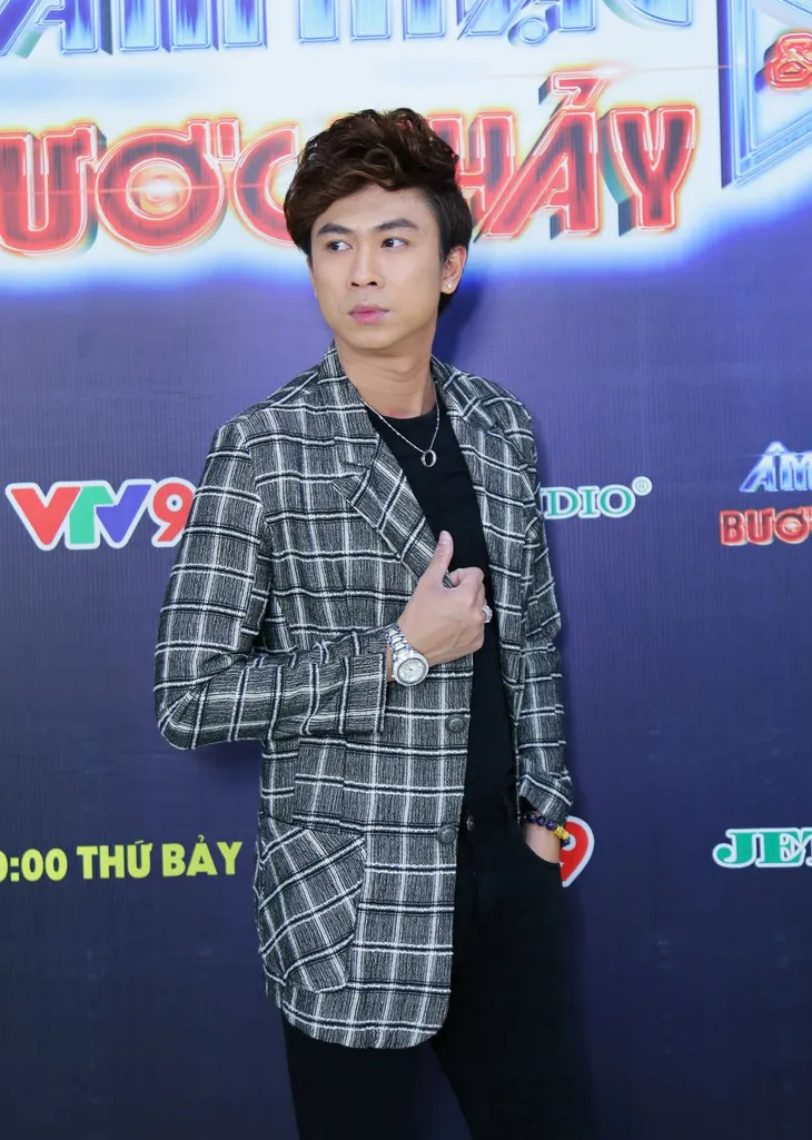 Âm nhạc và Bước nhảy: Thanh Duy Idol tạo dáng bá đạo như mỹ nhân Hàn Quốc - Ảnh 8. Âm nhạc và Bước nhảy: Thanh Duy Idol tạo dáng bá đạo như mỹ nhân Hàn Quốc - Ảnh 8.
