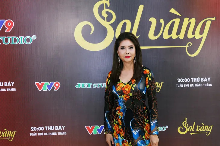Sol Vàng: Danh ca Họa Mi trẻ trung hát nhạc tình ở tuổi 62 - Ảnh 2. Sol Vàng: Danh ca Họa Mi trẻ trung hát nhạc tình ở tuổi 62 - Ảnh 2.