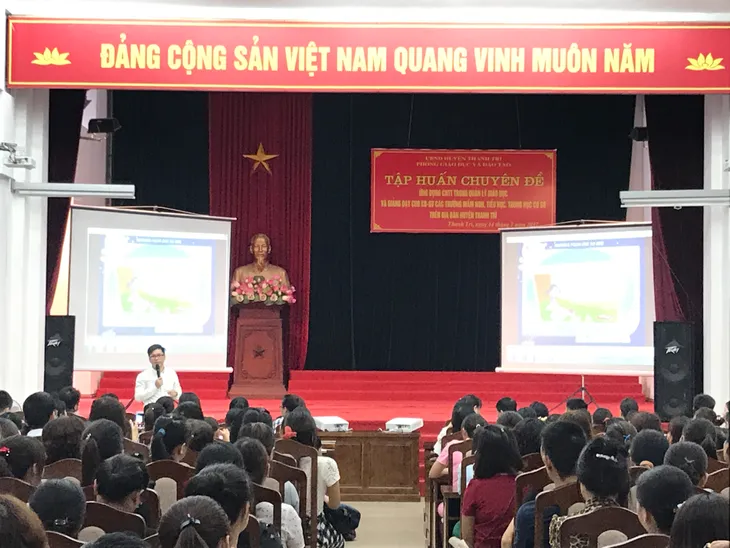 Đẩy mạnh ứng dụng CNTT trong quản lý giáo dục, dạy học tại trường mầm non, tiểu học và THCS - Ảnh 1.