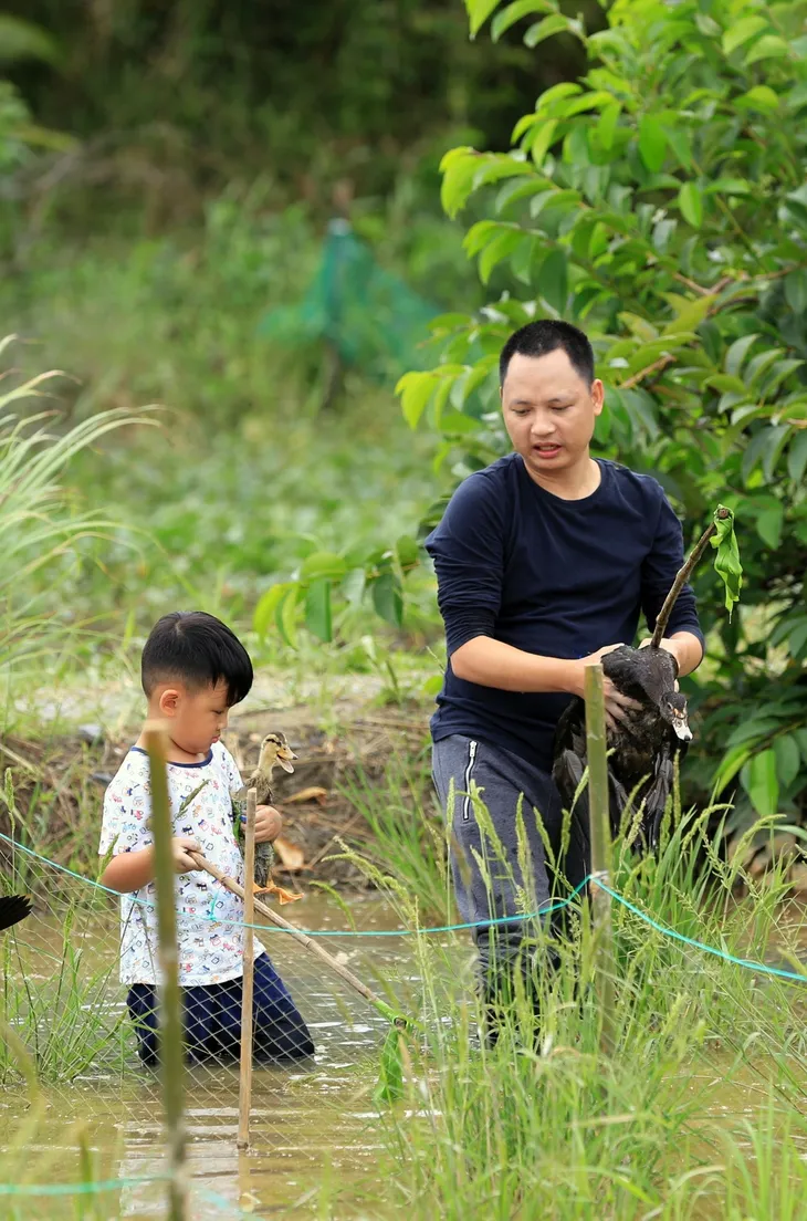 Nhạc sĩ Nguyễn Hải Phong cho con trai một năm chơi tẹt ga trước khi vào lớp 1 - Ảnh 2. Nhạc sĩ Nguyễn Hải Phong cho con trai một năm chơi tẹt ga trước khi vào lớp 1 - Ảnh 2.