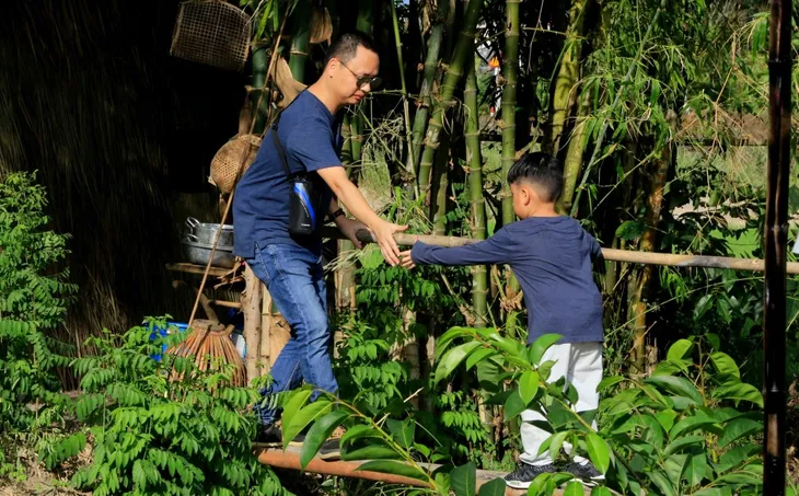 Nhạc sĩ Nguyễn Hải Phong cho con trai một năm chơi tẹt ga trước khi vào lớp 1 - Ảnh 1. Nhạc sĩ Nguyễn Hải Phong cho con trai một năm chơi tẹt ga trước khi vào lớp 1 - Ảnh 1.