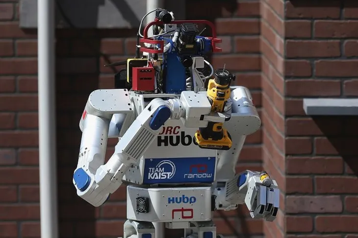 Robot lần đầu tiên tham gia rước đuốc tại Olympic - Ảnh 1. Robot lần đầu tiên tham gia rước đuốc tại Olympic - Ảnh 1.