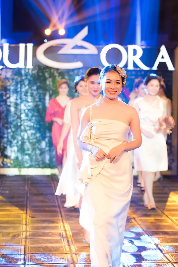 Dàn BTV của VTV hút hồn người xem với màn catwalk cực lung linh tại QUI E ORA - Ảnh 42. Dàn BTV của VTV hút hồn người xem với màn catwalk cực lung linh tại QUI E ORA - Ảnh 42.