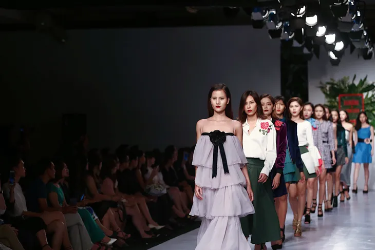 Hương Ly liên tiếp được các NTK chọn làm Vedette - Ảnh 5. Hương Ly liên tiếp được các NTK chọn làm Vedette - Ảnh 5.