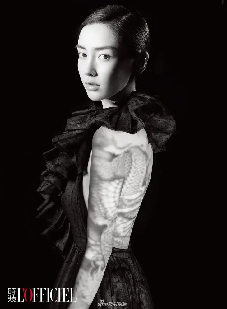Mẹ bỉm sữa Angelababy siêu quyến rũ trên tạp chí tháng 9 - Ảnh 3. Mẹ bỉm sữa Angelababy siêu quyến rũ trên tạp chí tháng 9 - Ảnh 3.