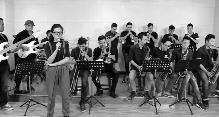 Hoài Linh và Trung Dân khoe chân dài, NB Lại Văn Sâm gặp gỡ DJ nhí Thái Lan - Ảnh 8. Hoài Linh và Trung Dân khoe chân dài, NB Lại Văn Sâm gặp gỡ DJ nhí Thái Lan - Ảnh 8.
