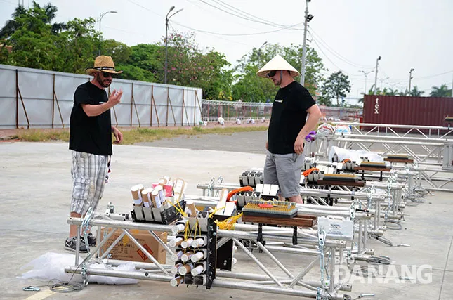 Tối 20/5, đêm thi pháo hoa Nhật Bản - Thụy Sĩ sẽ diễn ra - Ảnh 1. Tối 20/5, đêm thi pháo hoa Nhật Bản - Thụy Sĩ sẽ diễn ra - Ảnh 1.