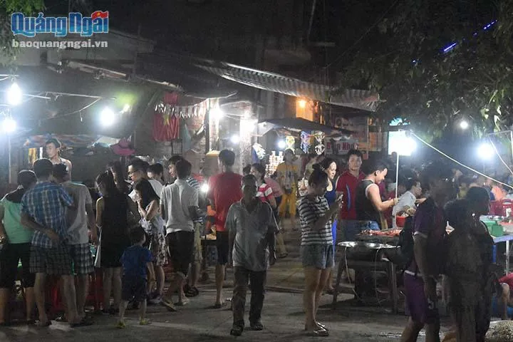 Sôi động chợ đêm hải sản ở đảo Lý Sơn - Ảnh 8. Sôi động chợ đêm hải sản ở đảo Lý Sơn - Ảnh 8.