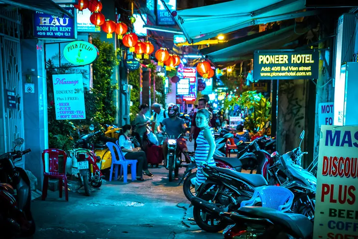 Sắc màu đường phố Việt Nam qua ống kính của nhiếp ảnh gia Ba Lan - Ảnh 1. Sắc màu đường phố Việt Nam qua ống kính của nhiếp ảnh gia Ba Lan - Ảnh 1.