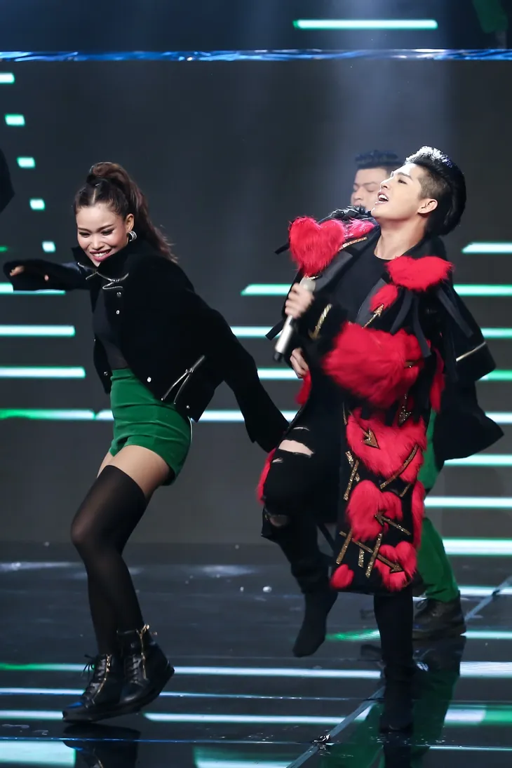 Mãn nhãn với màn trình diễn cực độc của Noo Phước Thịnh tại The Remix - Ảnh 3. Mãn nhãn với màn trình diễn cực độc của Noo Phước Thịnh tại The Remix - Ảnh 3.