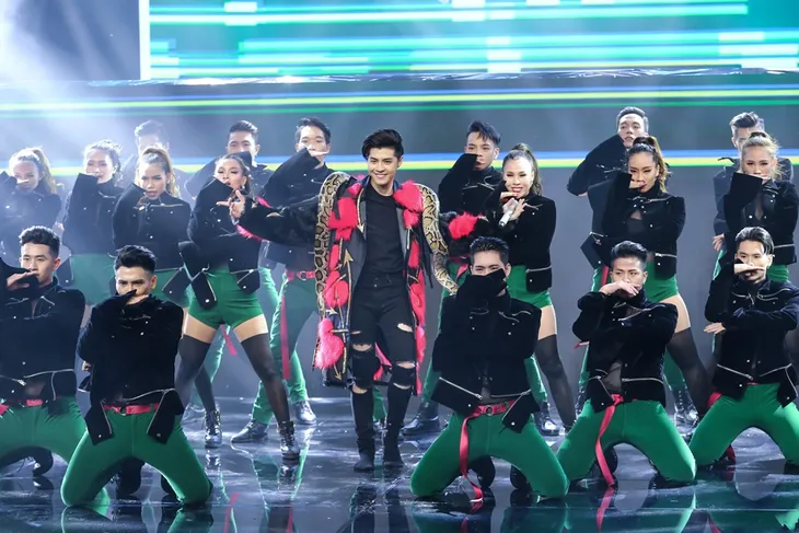 Mãn nhãn với màn trình diễn cực độc của Noo Phước Thịnh tại The Remix - Ảnh 5. Mãn nhãn với màn trình diễn cực độc của Noo Phước Thịnh tại The Remix - Ảnh 5.