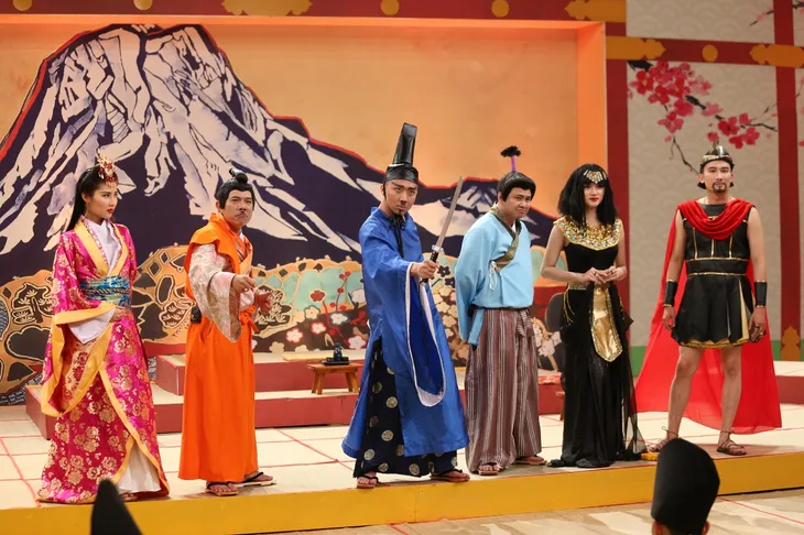 Đại náo thành Takeshi: Hương Giang Idol siêu ác, lấy người làm chai bowling - Ảnh 1. Đại náo thành Takeshi: Hương Giang Idol siêu ác, lấy người làm chai bowling - Ảnh 1.