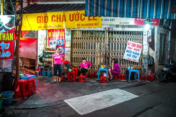 Sắc màu đường phố Việt Nam qua ống kính của nhiếp ảnh gia Ba Lan - Ảnh 8. Sắc màu đường phố Việt Nam qua ống kính của nhiếp ảnh gia Ba Lan - Ảnh 8.
