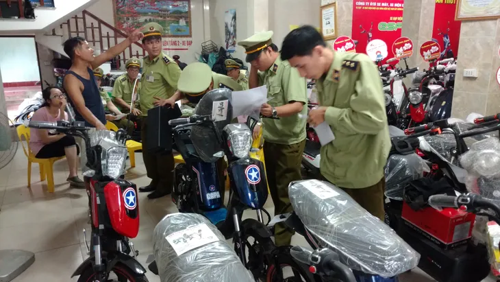 Xử lý nghiêm các cơ sở kinh doanh xe điện nhái, vi phạm bản quyền - Ảnh 1. Xử lý nghiêm các cơ sở kinh doanh xe điện nhái, vi phạm bản quyền - Ảnh 1.
