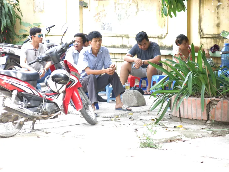 Thi THPT Quốc gia 2017: Nhiều thí sinh hoàn thành sớm bài thi Ngữ văn - Ảnh 4. Thi THPT Quốc gia 2017: Nhiều thí sinh hoàn thành sớm bài thi Ngữ văn - Ảnh 4.