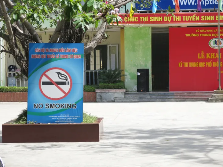 Thi THPT Quốc gia 2017: Nhiều thí sinh hoàn thành sớm bài thi Ngữ văn - Ảnh 6. Thi THPT Quốc gia 2017: Nhiều thí sinh hoàn thành sớm bài thi Ngữ văn - Ảnh 6.