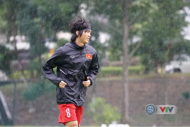 Ảnh: U22 Việt Nam hào hứng tập dưới mưa - Ảnh 5. Ảnh: U22 Việt Nam hào hứng tập dưới mưa - Ảnh 5.
