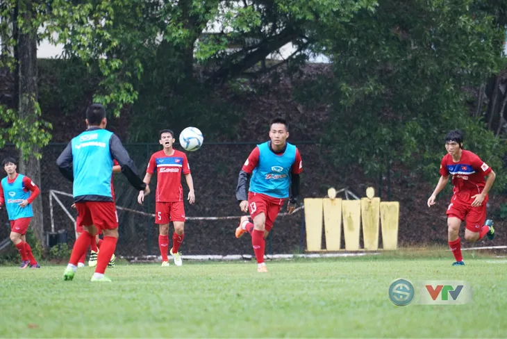 Ảnh: U22 Việt Nam hào hứng tập dưới mưa - Ảnh 8. Ảnh: U22 Việt Nam hào hứng tập dưới mưa - Ảnh 8.