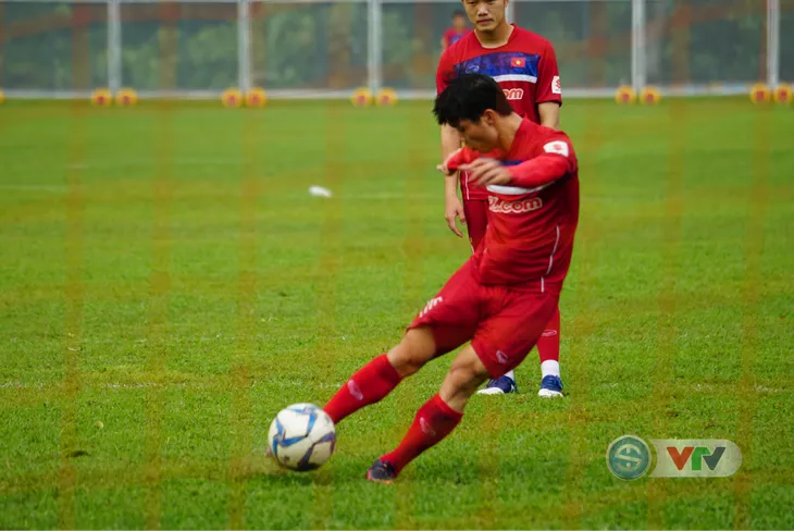 Ảnh: U22 Việt Nam hào hứng tập dưới mưa - Ảnh 9. Ảnh: U22 Việt Nam hào hứng tập dưới mưa - Ảnh 9.
