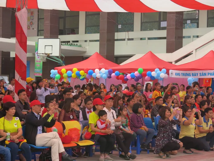 Vòng tay yêu thương - Ngày hội dành cho trẻ tự kỷ - Ảnh 6. Vòng tay yêu thương - Ngày hội dành cho trẻ tự kỷ - Ảnh 6.