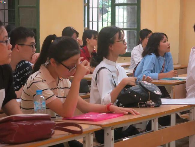 Quá nhiều điểm cao, cộng điểm ưu tiên khu vực lại gây tranh cãi - Ảnh 1. Quá nhiều điểm cao, cộng điểm ưu tiên khu vực lại gây tranh cãi - Ảnh 1.