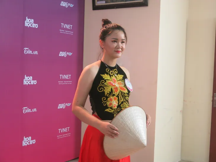 Ca sĩ Emily bối rối trước các thí sinh Miss Teen 2017 - Ảnh 9. Ca sĩ Emily bối rối trước các thí sinh Miss Teen 2017 - Ảnh 9.