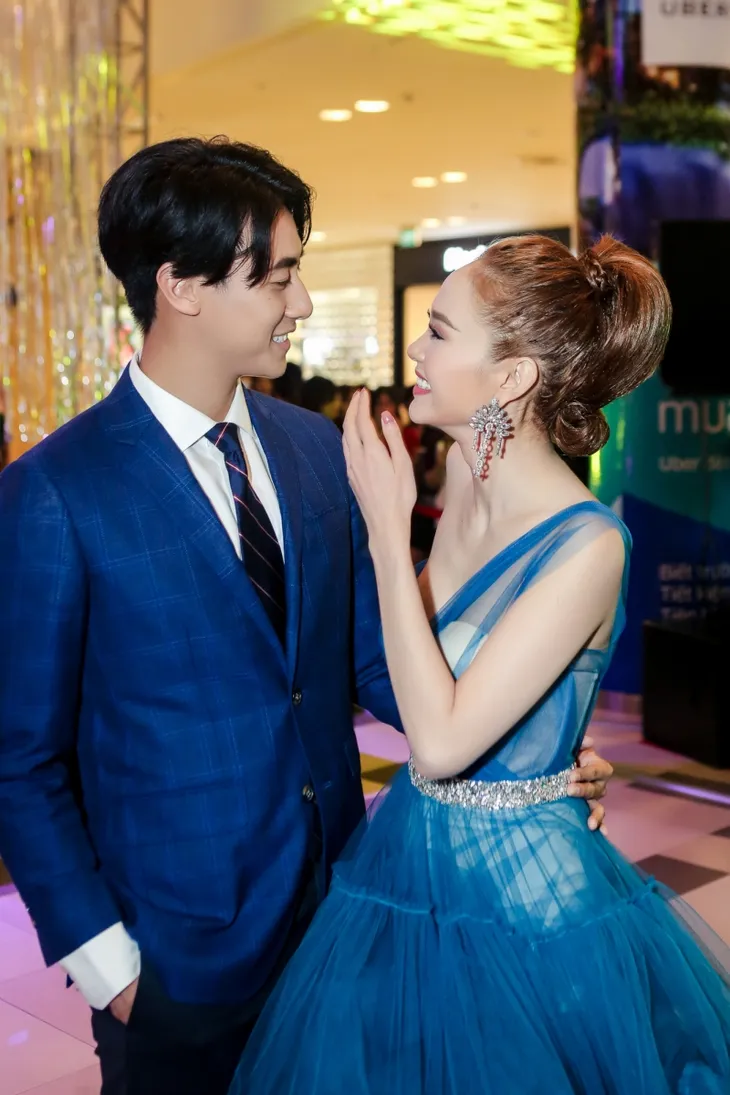 Rocker Nguyễn nổi bật sánh đôi bên Minh Hằng - Ảnh 6. Rocker Nguyễn nổi bật sánh đôi bên Minh Hằng - Ảnh 6.