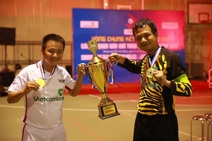 VTV vô địch giải bóng đá các cơ quan báo chí toàn quốc Press Cup 2017 - Ảnh 9. VTV vô địch giải bóng đá các cơ quan báo chí toàn quốc Press Cup 2017 - Ảnh 9.