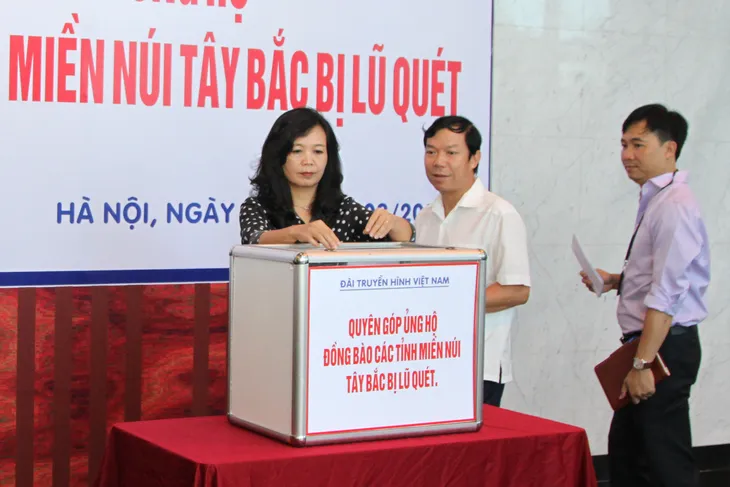 Đài THVN tổ chức quyên góp ủng hộ đồng bào các tỉnh Tây Bắc - Ảnh 2. Đài THVN tổ chức quyên góp ủng hộ đồng bào các tỉnh Tây Bắc - Ảnh 2.