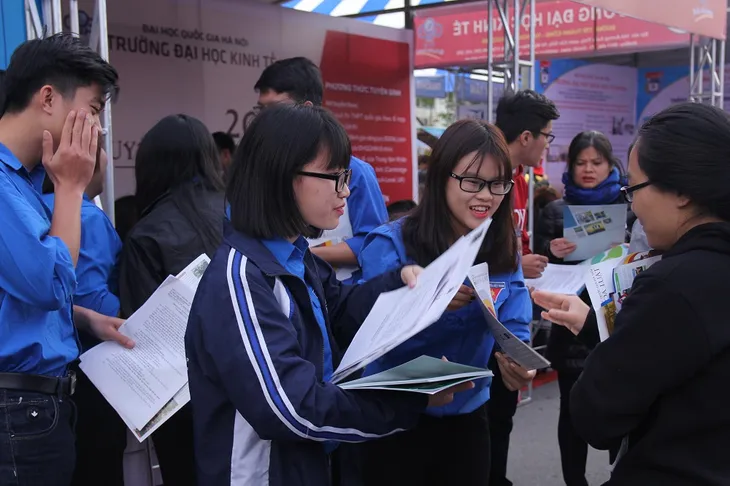 Thí sinh còn nhiều băn khoăn trong quá trình nộp hồ sơ CĐ, ĐH - Ảnh 1. Thí sinh còn nhiều băn khoăn trong quá trình nộp hồ sơ CĐ, ĐH - Ảnh 1.