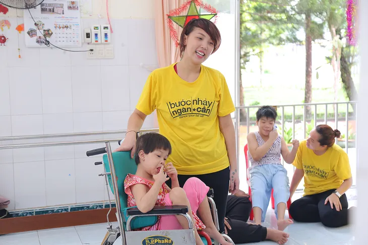 Việt Hương cúi đầu nể phục diễn viên Quốc Tuấn - Ảnh 7. Việt Hương cúi đầu nể phục diễn viên Quốc Tuấn - Ảnh 7.