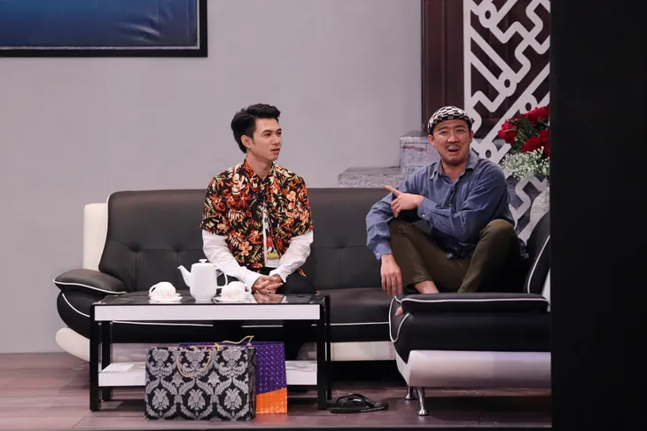 Ơn giời! Cậu đây rồi!: Diễn viên Anh Tú khoe giọng hát bể như Chi Pu - Ảnh 2. Ơn giời! Cậu đây rồi!: Diễn viên Anh Tú khoe giọng hát bể như Chi Pu - Ảnh 2.