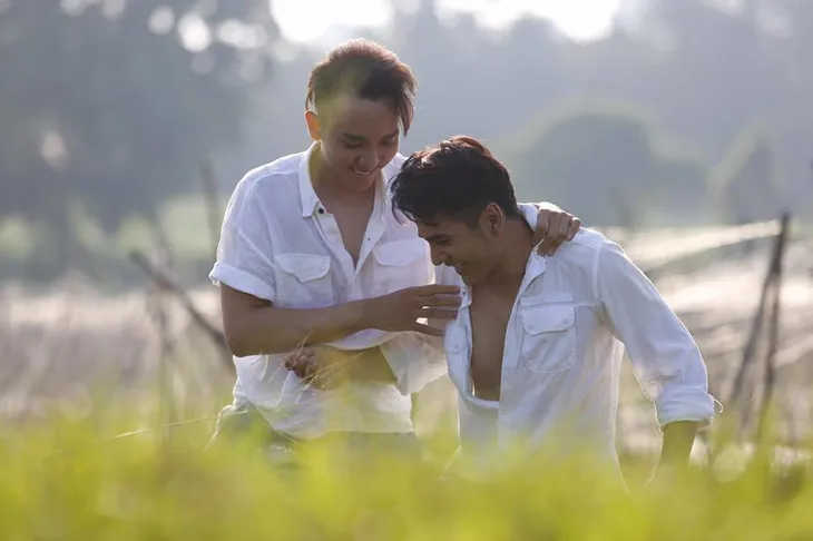 Hai hot boy của Vũ Ngọc Đãng gây “sốc” với nụ hôn đồng tính - Ảnh 5.