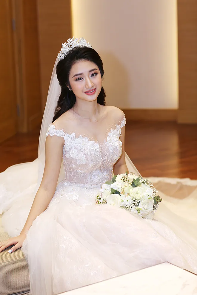 Hoa hậu Thu Ngân rạng ngời trong lễ cưới - Ảnh 2. Hoa hậu Thu Ngân rạng ngời trong lễ cưới - Ảnh 2.