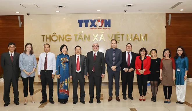 Tổng Giám đốc TTXVN tiếp Chủ tịch, Giám đốc điều hành Hãng Thông tấn Pháp AFP - Ảnh 1.