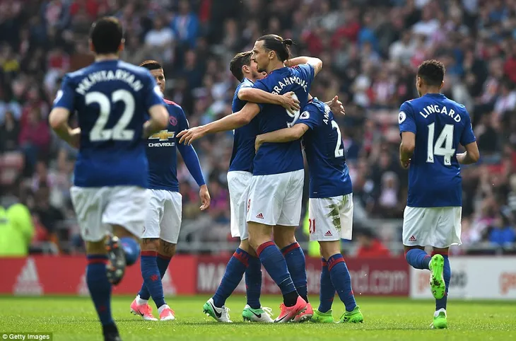 Thắng Sunderland không khiến cơ hội Top 4 của Man United tăng lên - Ảnh 2.