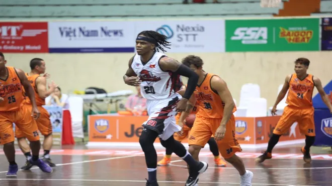 VBA 2017: Thang Long Warriors 79-67 Cantho Catfish: Chủ nhà ngược dòng kịch tích - Ảnh 1.