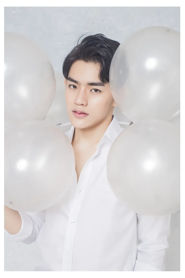 Tino tung MV lyric Ừ có anh đây khắc khoải nỗi đau yêu đơn phương - Ảnh 3. Tino tung MV lyric Ừ có anh đây khắc khoải nỗi đau yêu đơn phương - Ảnh 3.