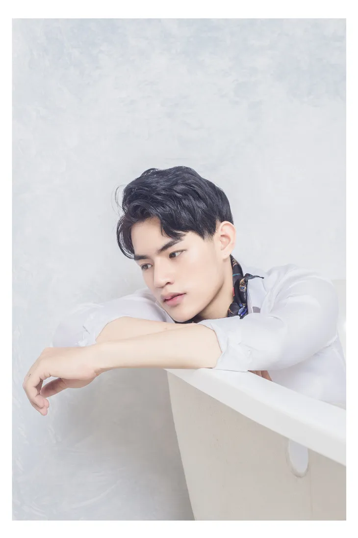 Tino tung MV lyric Ừ có anh đây khắc khoải nỗi đau yêu đơn phương - Ảnh 4. Tino tung MV lyric Ừ có anh đây khắc khoải nỗi đau yêu đơn phương - Ảnh 4.
