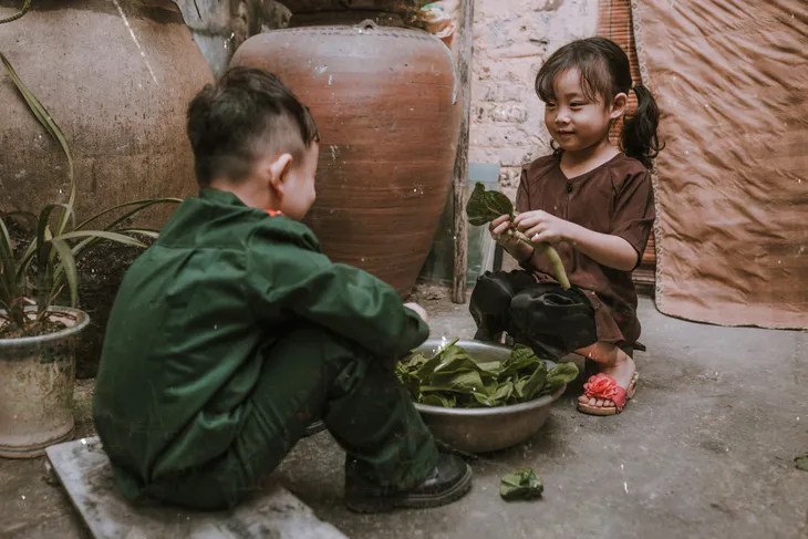 Cặp đôi nhí tái hiện lại thời ông bà anh qua những tấm ảnh - Ảnh 6. Cặp đôi nhí tái hiện lại thời ông bà anh qua những tấm ảnh - Ảnh 6.