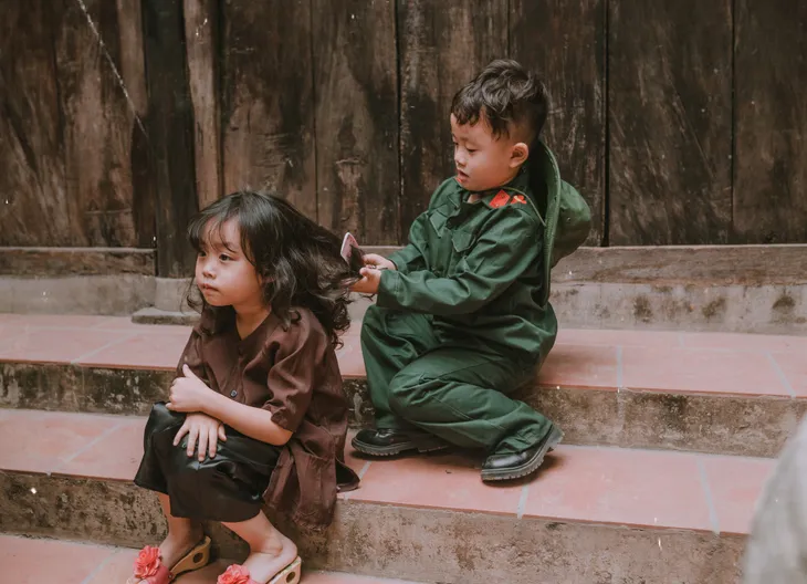 Cặp đôi nhí tái hiện lại thời ông bà anh qua những tấm ảnh - Ảnh 8. Cặp đôi nhí tái hiện lại thời ông bà anh qua những tấm ảnh - Ảnh 8.