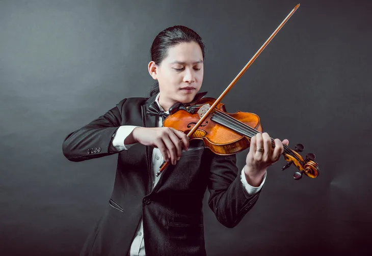 Nghệ sĩ violin Anh Tú: Fan cuồng xứ kim chi tạo cho tôi cảm hứng - Ảnh 1. Nghệ sĩ violin Anh Tú: Fan cuồng xứ kim chi tạo cho tôi cảm hứng - Ảnh 1.