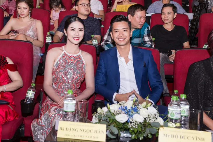 Á hậu Đại Dương Vân Quỳnh ngày càng gợi cảm từ khi là MC - Ảnh 5. Á hậu Đại Dương Vân Quỳnh ngày càng gợi cảm từ khi là MC - Ảnh 5.